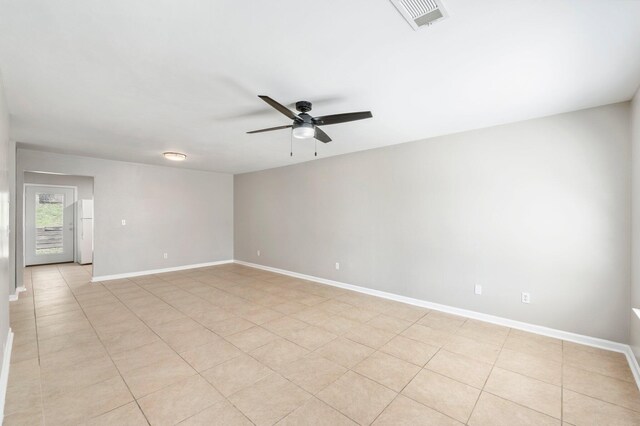 empty room featuring ceiling fan