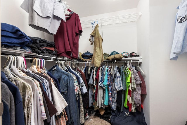 walk in closet featuring carpet