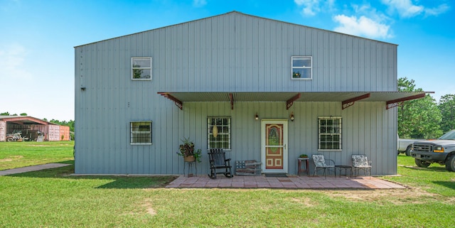 rear view of house featuring a lawn