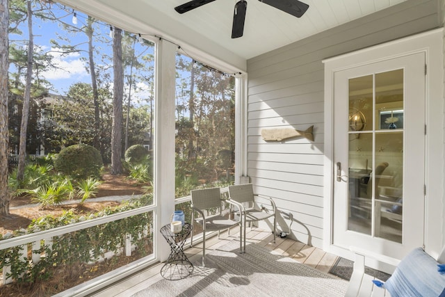 sunroom / solarium with ceiling fan