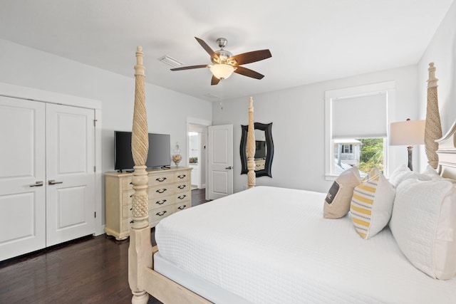 bedroom with dark hardwood / wood-style floors, ceiling fan, and a closet