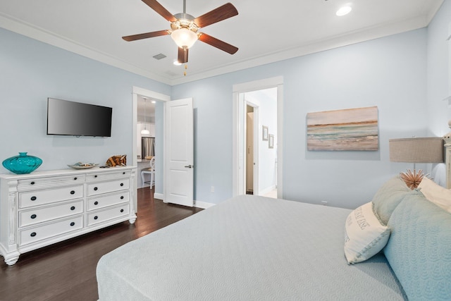 bedroom featuring crown molding, dark hardwood / wood-style floors, and ceiling fan