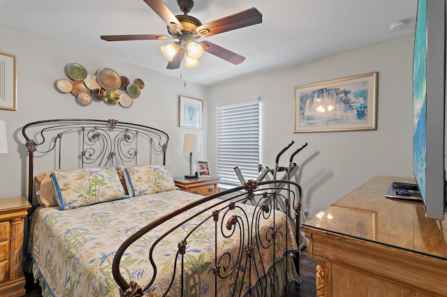 bedroom with ceiling fan