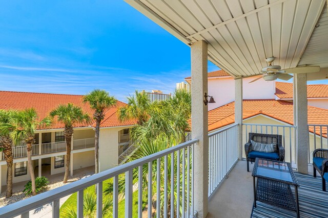 balcony featuring ceiling fan