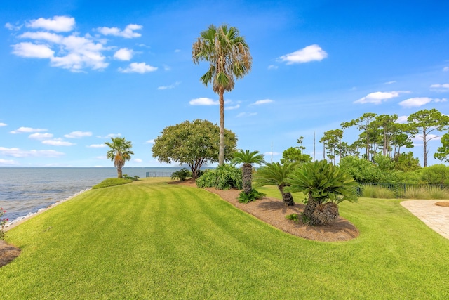 view of yard featuring a water view