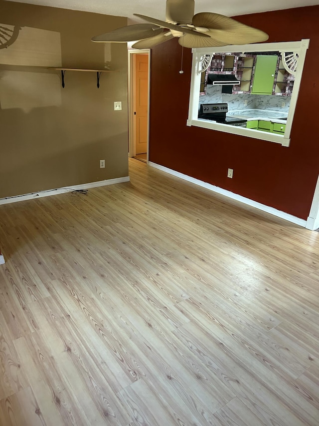 unfurnished room featuring light hardwood / wood-style floors and ceiling fan