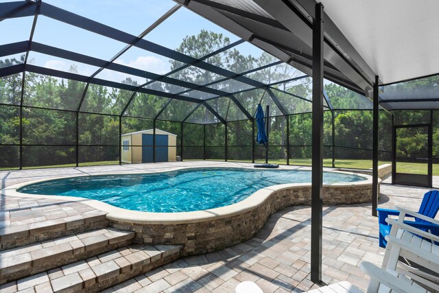 view of swimming pool with a lanai, a jacuzzi, and a patio area