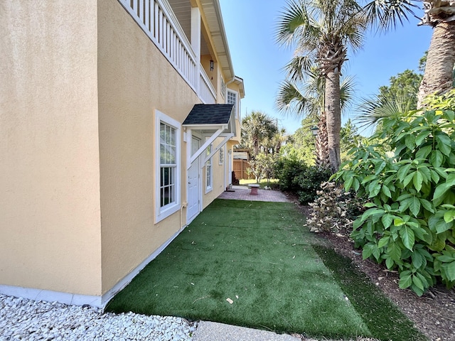 view of yard with a patio