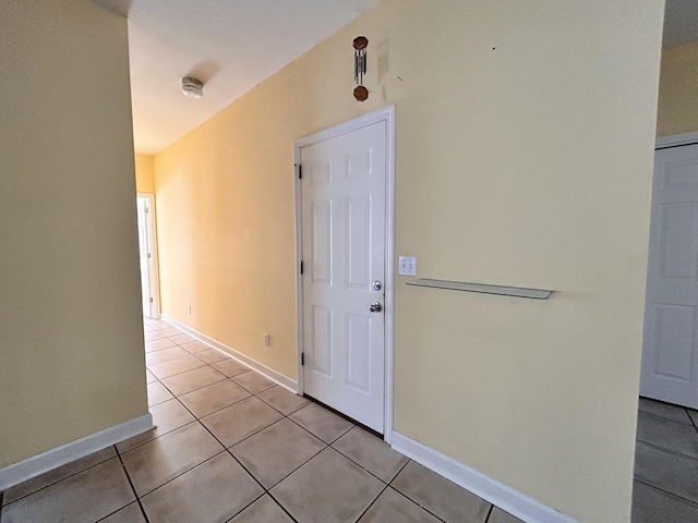 unfurnished room featuring light tile patterned floors