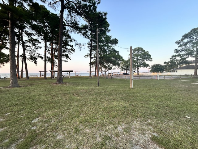 view of yard at dusk