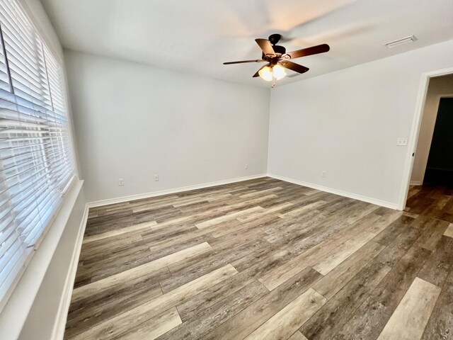 unfurnished room with wood-type flooring and ceiling fan