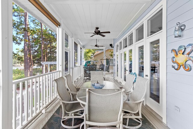 sunroom featuring ceiling fan