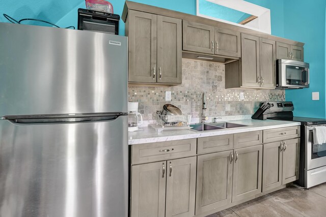 kitchen featuring sink, stainless steel appliances, and decorative backsplash