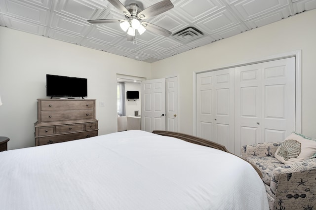 bedroom with ceiling fan