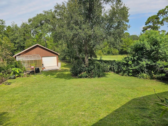 view of yard featuring an outdoor structure and a garage