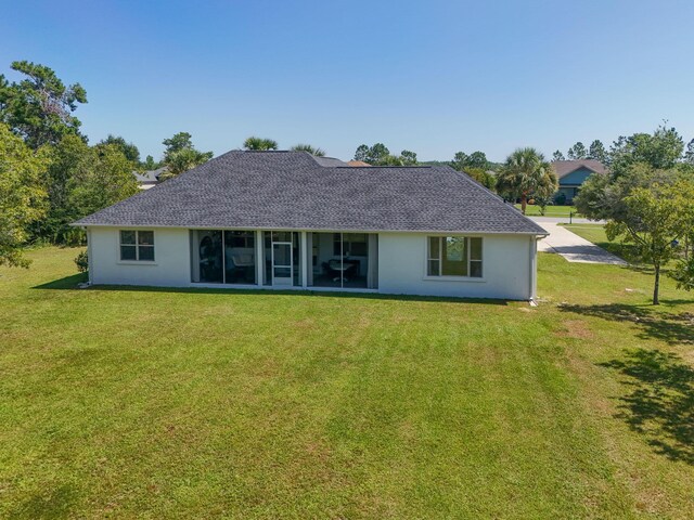 view of front of property with a front lawn