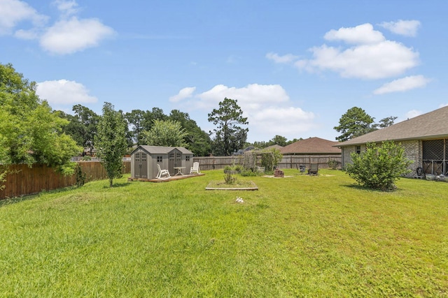 view of yard featuring a storage unit