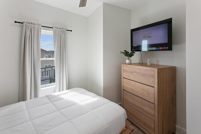 bedroom with ceiling fan