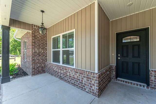 entrance to property with covered porch