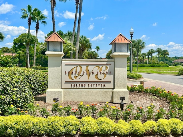 view of community / neighborhood sign