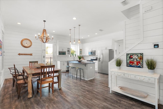 dining area featuring crown molding, recessed lighting, a chandelier, dark wood finished floors, and visible vents