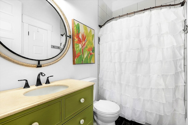 bathroom with toilet, vanity, and curtained shower