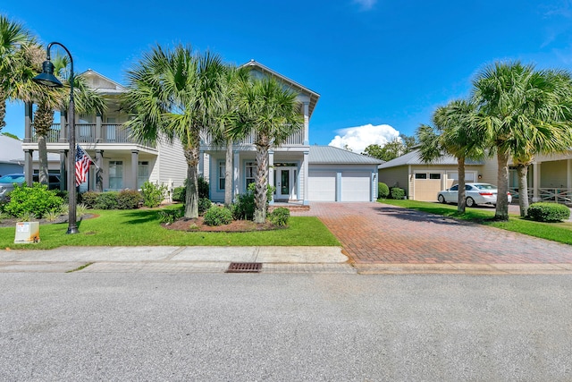 view of front of home featuring a front yard