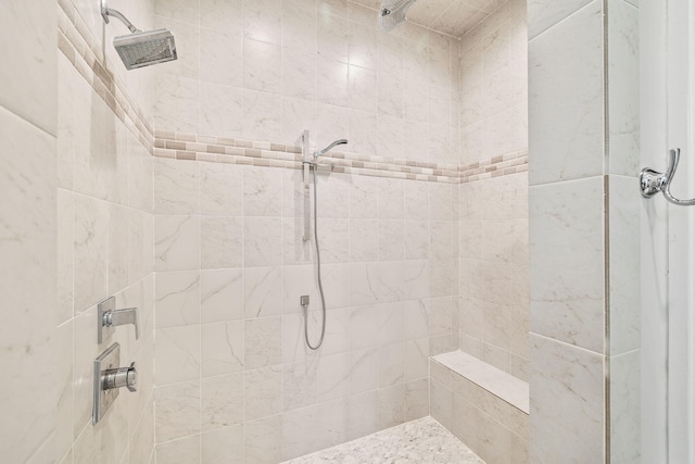 full bathroom featuring a tile shower