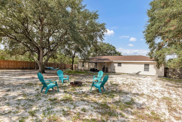 view of yard featuring a fire pit