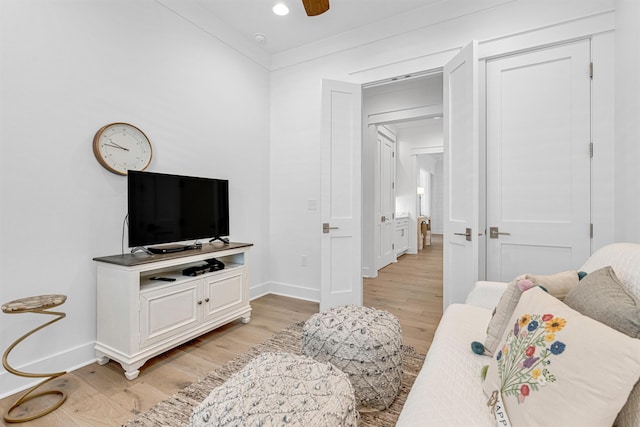 bedroom featuring light wood finished floors, ceiling fan, baseboards, and recessed lighting