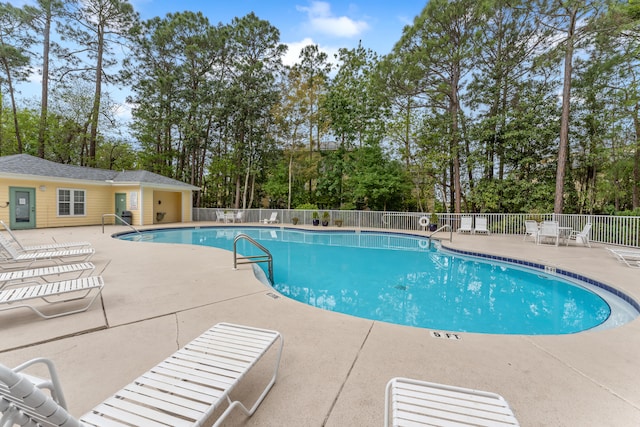 view of swimming pool featuring a patio