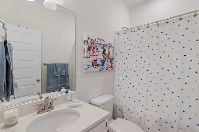 bathroom with a shower with curtain, vanity, and toilet