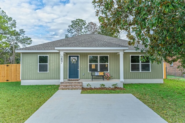 view of front of house featuring a porch and a front yard