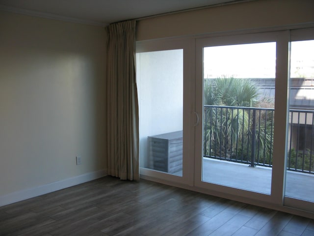 entryway with crown molding, baseboards, and wood finished floors