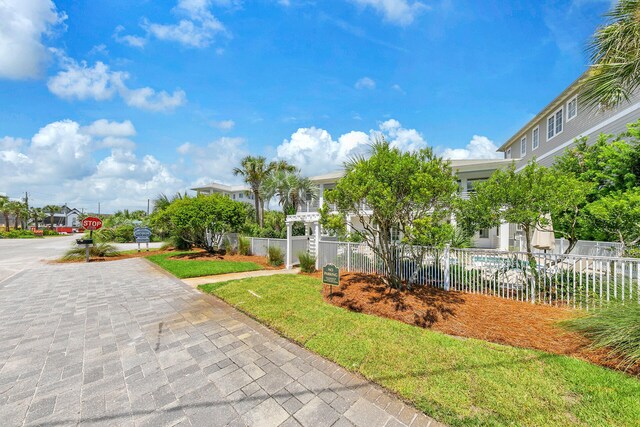 view of home's community featuring a yard