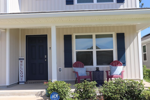 property entrance with covered porch