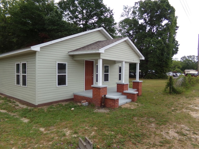 view of front of property with a porch and a front yard