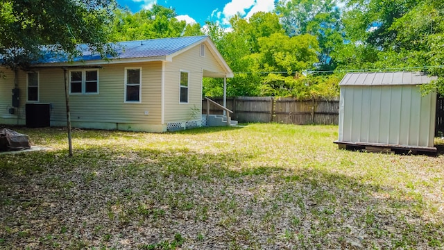 view of yard with a storage shed