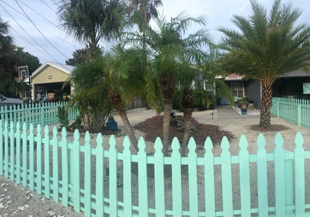 view of front of property featuring a patio area