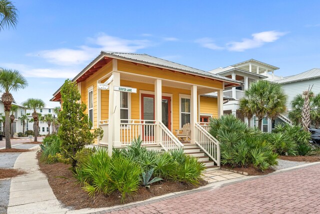 view of front of property featuring a porch