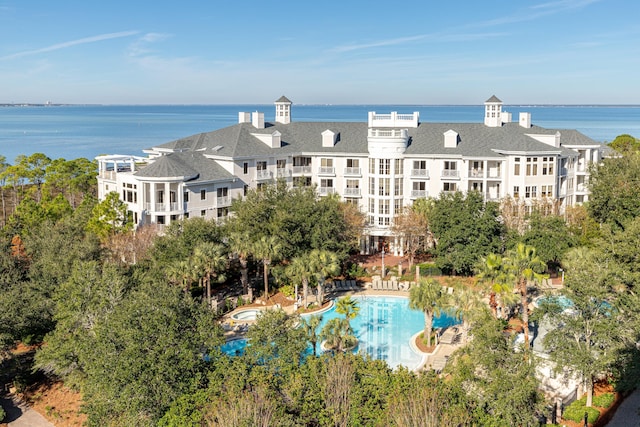 bird's eye view with a water view