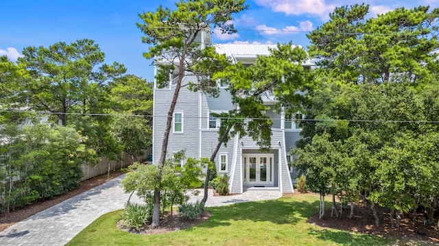 view of front of property with a front lawn