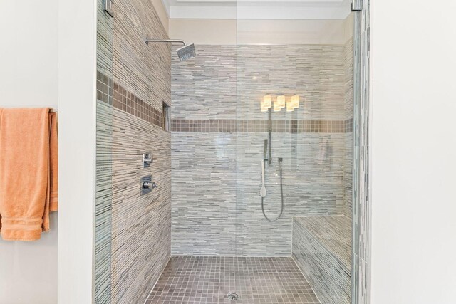 bathroom featuring tiled shower