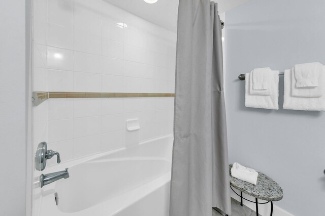 bathroom with shower / tub combo with curtain