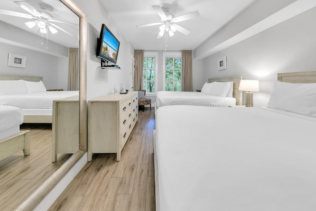 bedroom featuring light wood-style floors and a ceiling fan