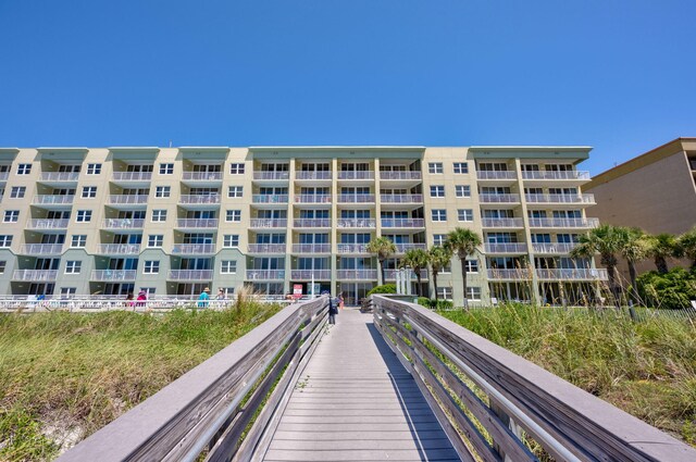 exterior space featuring a balcony