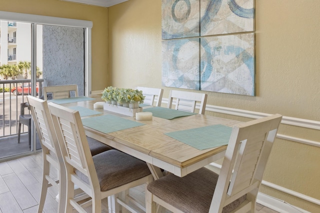 dining space featuring a textured wall