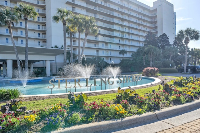 view of swimming pool