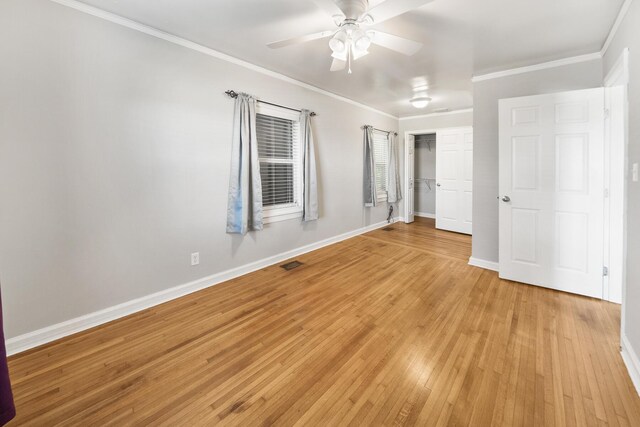 unfurnished bedroom featuring ceiling fan, light hardwood / wood-style flooring, a closet, and ornamental molding