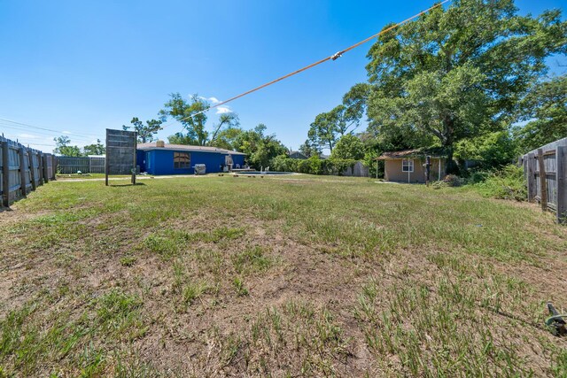 view of yard with a storage unit